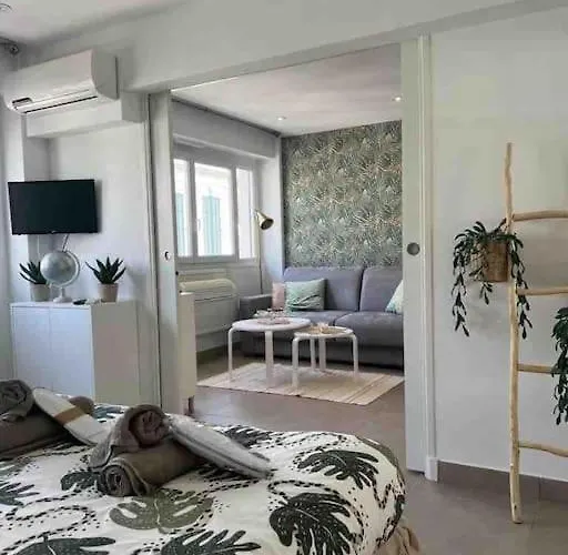 Superbe 2 Pieces, Tout Equipe Centre De Cannes.