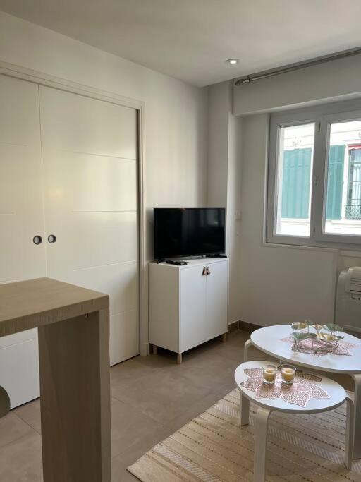 Appartement Superbe 2 Pieces, Equipe Centre De Cannes.