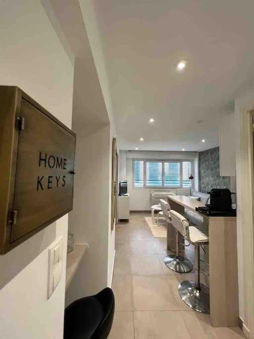 Appartement Superbe 2 Pieces, Equipe Centre De Cannes.